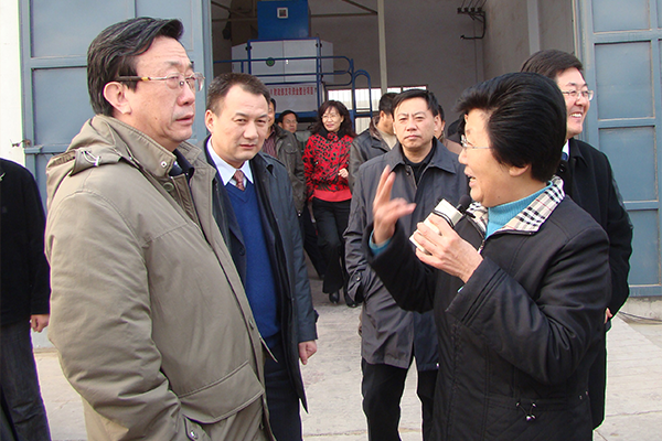 2009年12月16日时任河南省委书记郭庚茂在省、市、县主要领导陪同下莅临公司视察指导工作